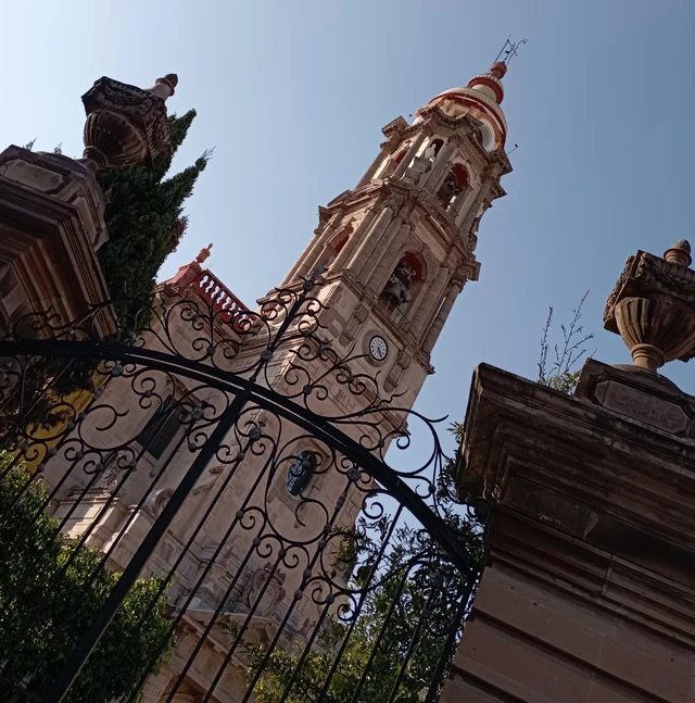 Torre y fachada del Templo del Carmen de Celaya, fotografía de Juan Carlos Fonseca Mata